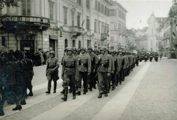 Aufmarsch deutscher Faschisten im besetzten Vercelli – aus dem Fotoalbum Walter Bodes
