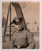 Walter in Ausgeh-Uniform